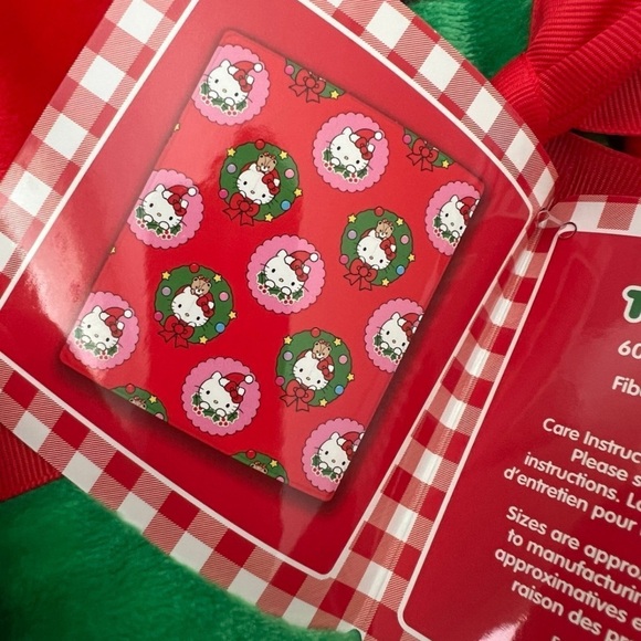 Hello Kitty red wreath Christmas blanket - Picture 4 of 4